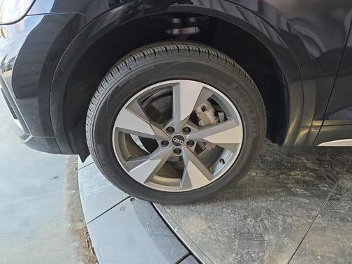 2023 Audi Q5 40 Premium Plus