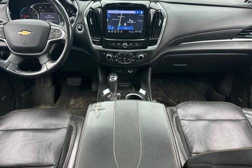Iridescent Pearl Tricoat 2020 Chevrolet Traverse Premier