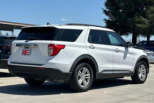 Oxford White 2021 Ford Explorer XLT
