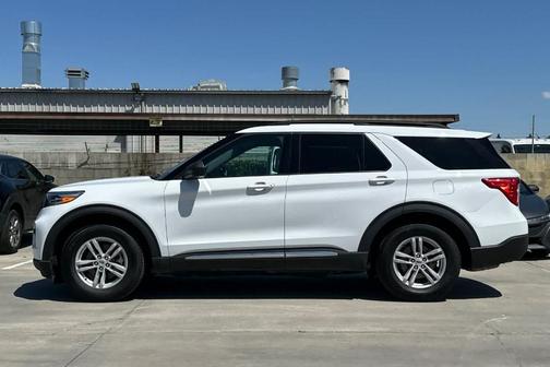 Oxford White 2021 Ford Explorer XLT