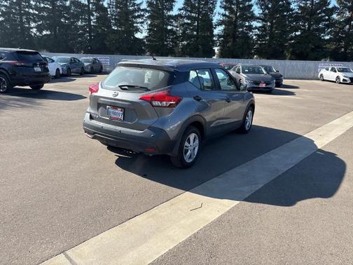 2020 Nissan Kicks S