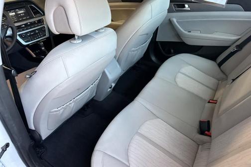 Hyper White 2017 Hyundai SONATA Hybrid SE