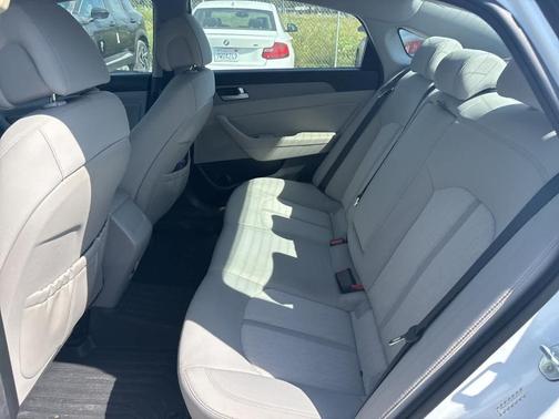 2017 Hyundai SONATA Hybrid SE