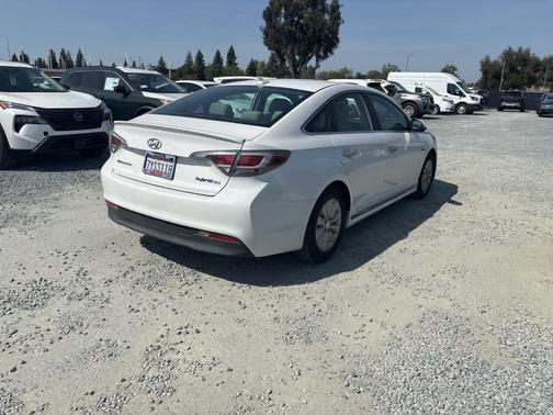 2017 Hyundai SONATA Hybrid SE
