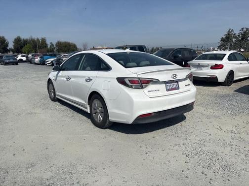 2017 Hyundai SONATA Hybrid SE