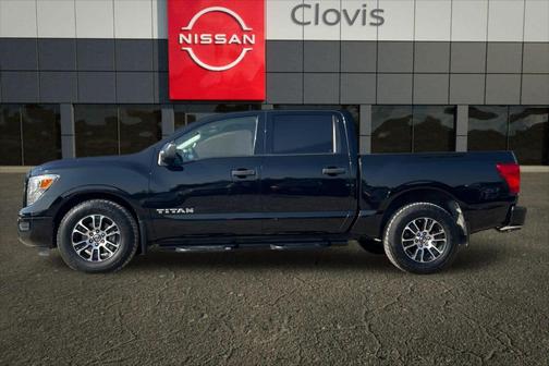 2022 Nissan Titan SV