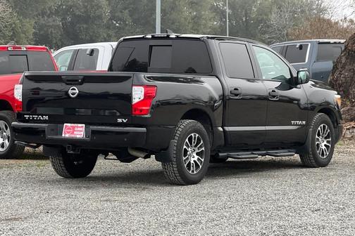 2022 Nissan Titan SV