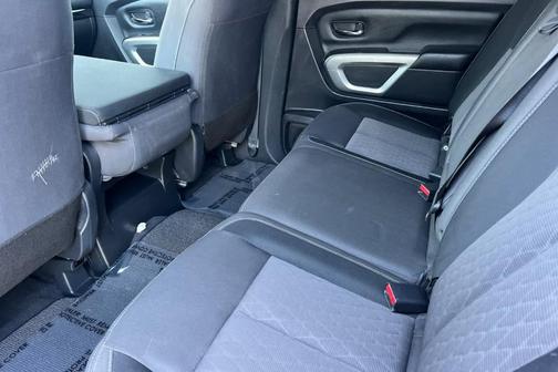 2022 Nissan Titan SV