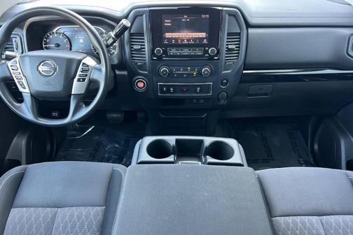 2022 Nissan Titan SV