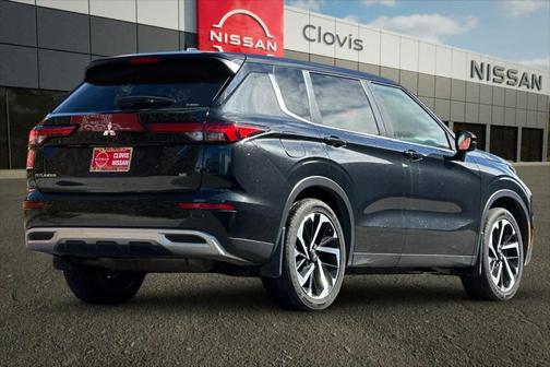 2023 Mitsubishi Outlander SE