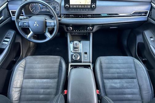 2023 Mitsubishi Outlander SE