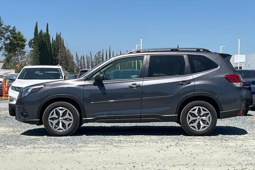 Magnetite Gray Metallic 2024 Subaru Forester Premium
