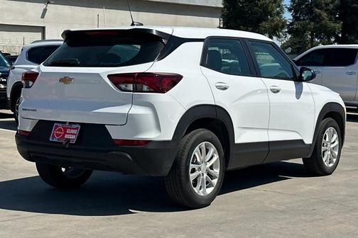 Summit White 2025 Chevrolet Trailblazer LS