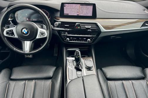 Black Sapphire Metallic 2020 BMW 540 i