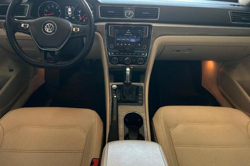2017 Volkswagen Passat 1.8T SE w/Technology