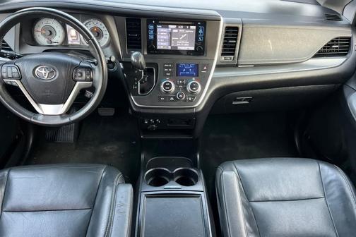 2017 Toyota Sienna SE