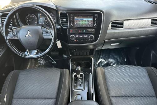 2017 Mitsubishi Outlander ES