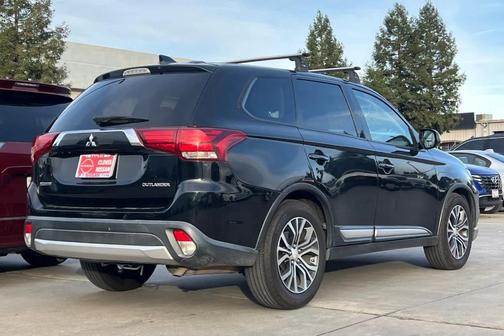 2017 Mitsubishi Outlander ES