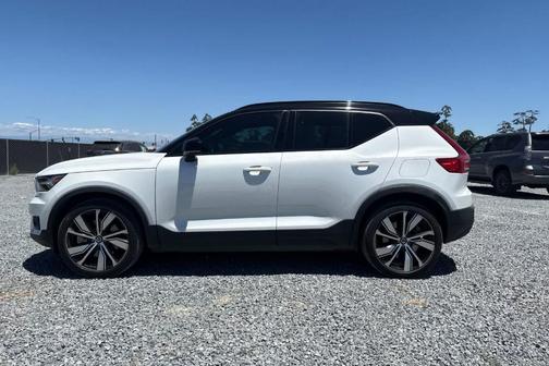 White 2021 Volvo XC40 Recharge Pure Electric P8