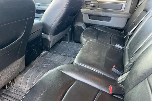 Bright White Clearcoat 2018 RAM 1500 Big Horn