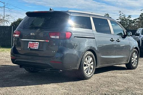 2017 Kia Sedona LX