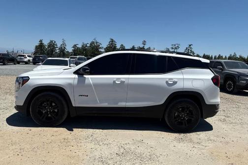 Summit White 2024 GMC Terrain AT4