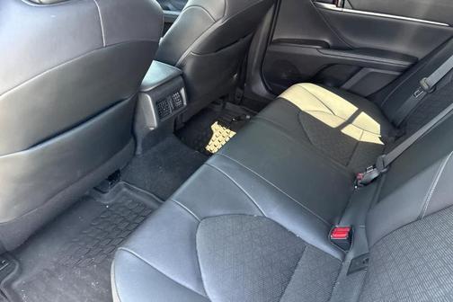 Wind Chill Pearl / Midnight Black Metallic 2021 Toyota Camry XSE