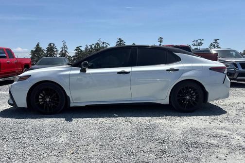 Wind Chill Pearl / Midnight Black Metallic 2021 Toyota Camry XSE