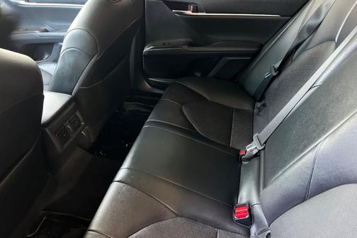 Wind Chill Pearl / Midnight Black Metallic 2021 Toyota Camry XSE
