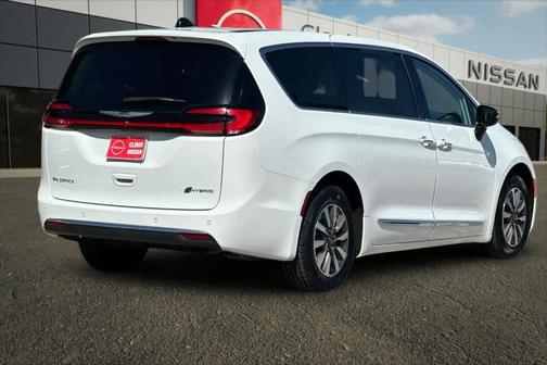 2023 Chrysler Pacifica Hybrid Limited