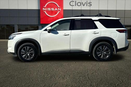 2022 Nissan Pathfinder SV