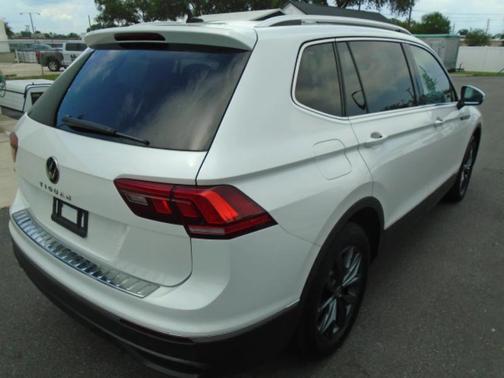 Opal White Pearl Effect 2023 Volkswagen Tiguan 2.0T SE