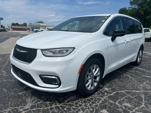 White 2025 Chrysler Pacifica Select