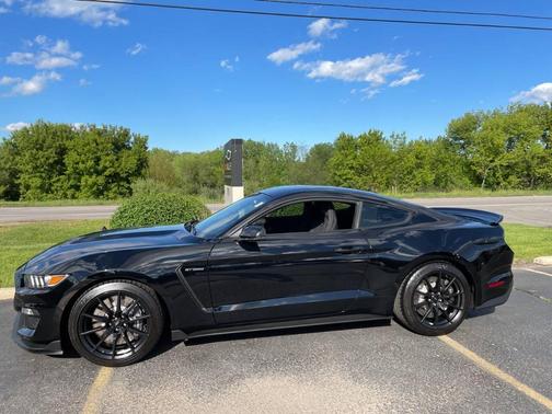 2018 Ford Shelby GT350 Base