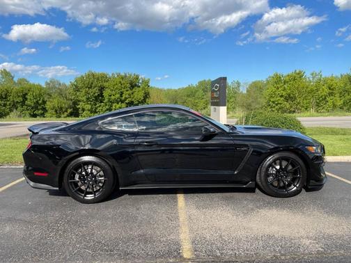 2018 Ford Shelby GT350 Base