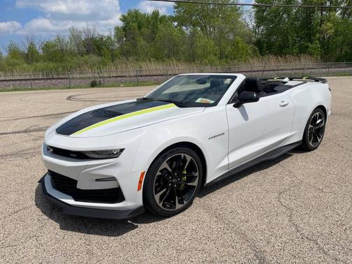 Summit White 2023 Chevrolet Camaro 2SS