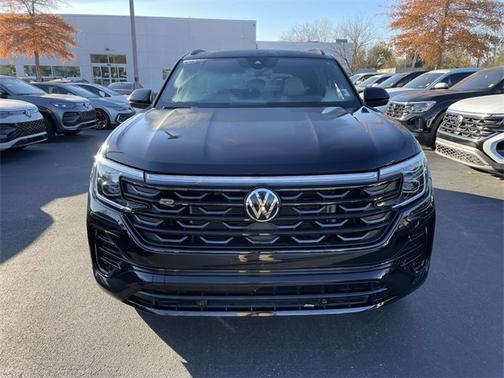 2025 Volkswagen Atlas Cross Sport 2.0T SEL R-Line Black
