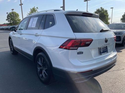 Opal White Pearl Effect 2023 Volkswagen Tiguan 2.0T SE