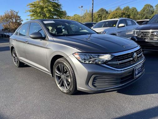 Platinum Gray Metallic 2024 Volkswagen Jetta 1.5T SE