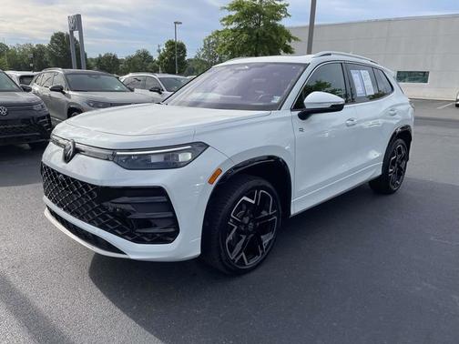 Opal White Pearl Effect 2025 Volkswagen Tiguan 2.0T SEL R-Line
