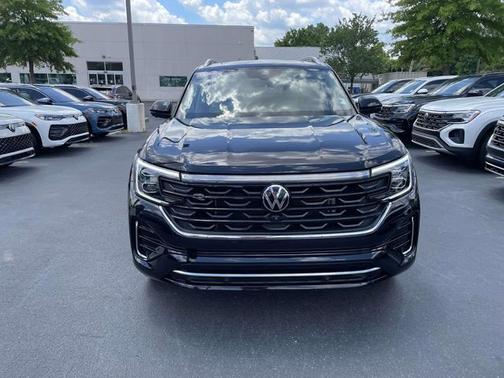 Deep Black Pearl Effect 2024 Volkswagen Atlas 2.0T SEL Premium R-Line