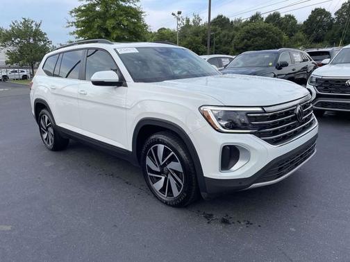Pure White 2024 Volkswagen Atlas 2.0T SE w/ Technology