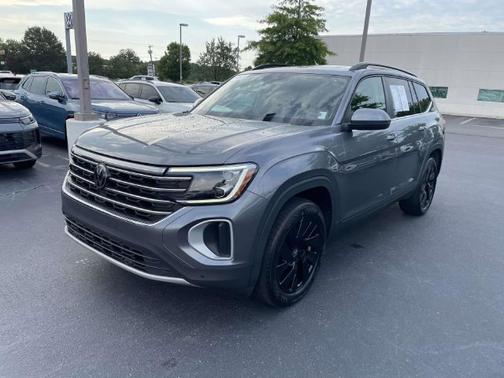 Platinum Gray Metallic 2024 Volkswagen Atlas 2.0T SE w/ Technology