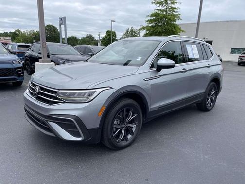 Pyrite Silver Metallic 2023 Volkswagen Tiguan 2.0T SE