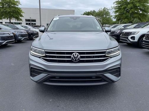Pyrite Silver Metallic 2023 Volkswagen Tiguan 2.0T SE