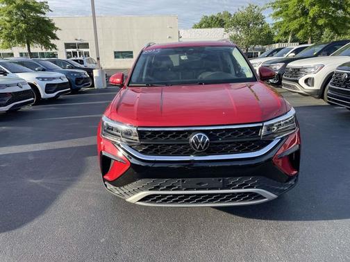 Kings Red 2023 Volkswagen Taos 1.5T SE