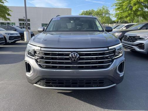 Platinum Gray Metallic 2024 Volkswagen Atlas 2.0T SE w/ Technology