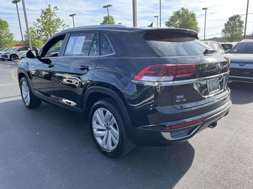 Deep Black Pearl Effect 2023 Volkswagen Atlas Cross Sport 3.6 V6 SE w/ Technology