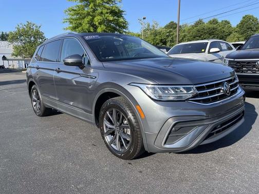 Platinum Gray Metallic 2023 Volkswagen Tiguan 2.0T SE