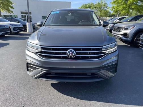 Platinum Gray Metallic 2023 Volkswagen Tiguan 2.0T SE